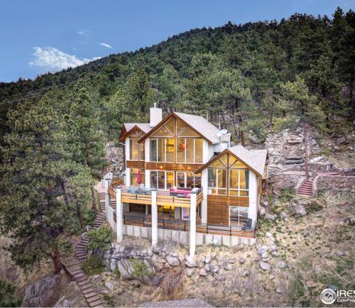 Sunshine Daydream Boulder Mountain Home - walk to Pearl St. / hiking in Boulder, USA