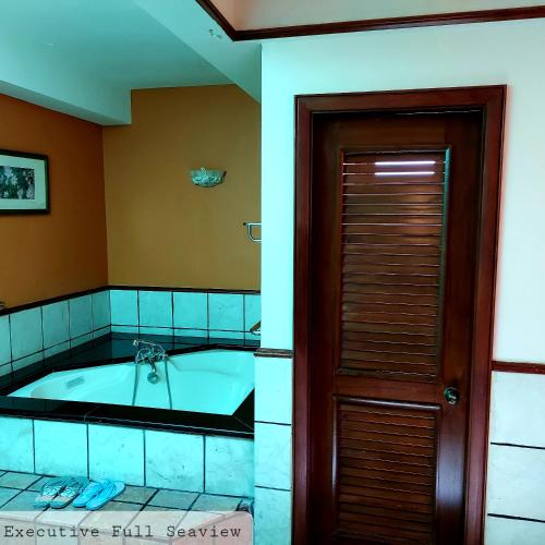 Bathroom, Alpine LXPD Full Seaview Water Chalet in Taman Tanjung