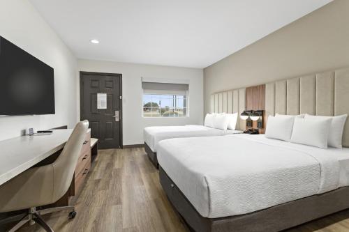 2 double beds