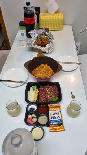 Hongdae&Sinchon 10min cozy house with 2 bedrooms, Сеул (фото 10)