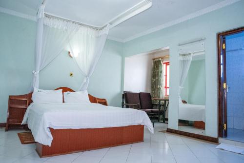 Deluxe Double Room room in Jupiter Guest Resort - Langata