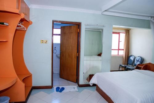 Superior Twin Room image 3