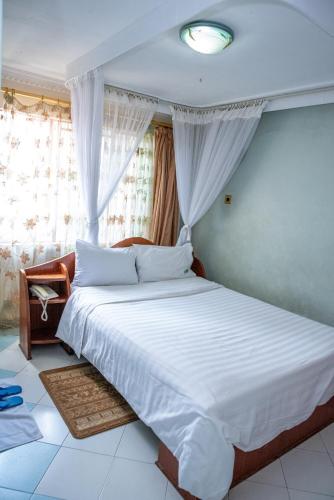 Standard Double Room image 2