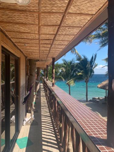 Bamboo House Beach Lodge & Restaurant in Aninuan