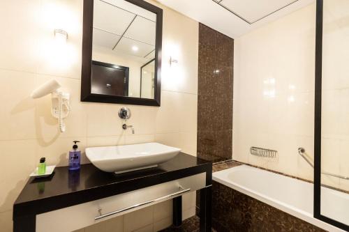 BEAUTIFUL HUGE 2 BED ROOM APARTMENT, Dubai (Foto 10)