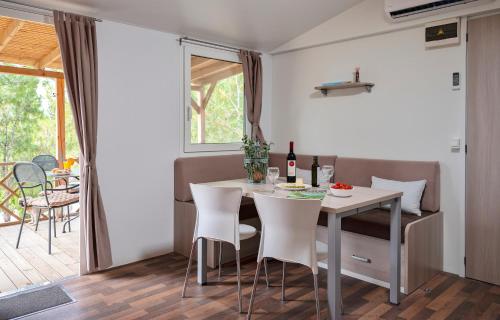 Superior Two-bedroom Mobile Home image 10