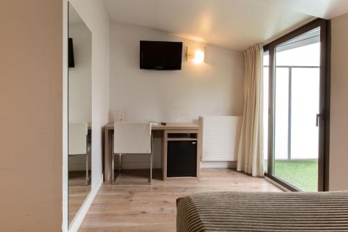 Triple Room (2 Adults + 1 Child)