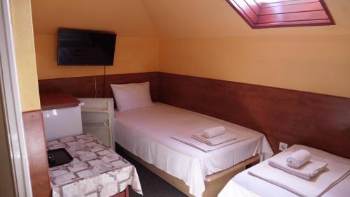 Attila Hotel - image 5