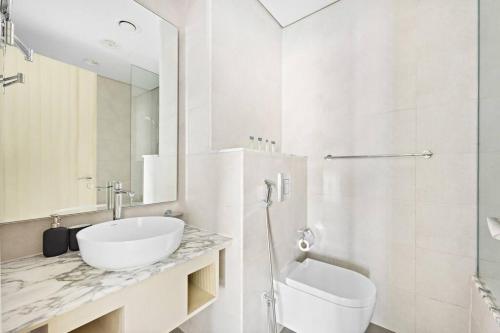 StoneTree - Luxurious 2 BR Apartment with Stunning View - image 7