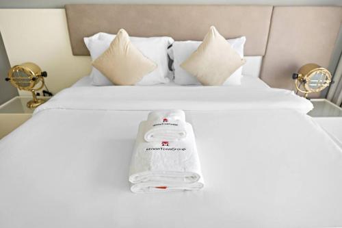 StoneTree - Luxurious 2 BR Apartment with Stunning View - image 9