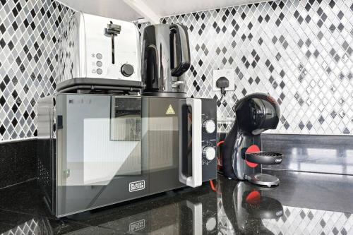 StoneTree - Luxurious 2 BR Apartment with Stunning View - image 11