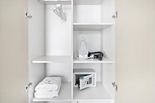 StoneTree - Luxurious 2 BR Apartment with Stunning View - image 14