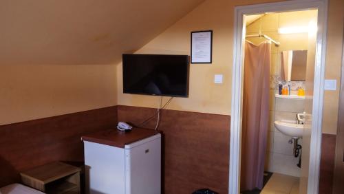Attila Hotel - image 12