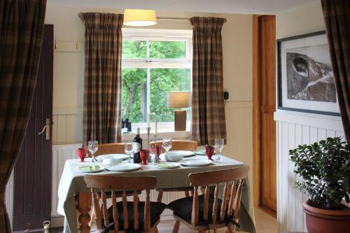 อาหารและเครื่องดื่ม, Smithy Cottage in แอบยอน