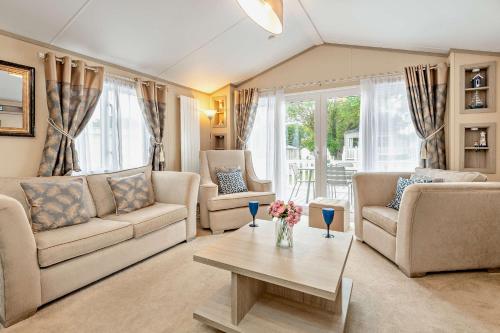 Artisan Lodge Shorefield Country Park Downton Lymington