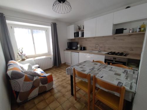 2 bedrooms, 3 beds