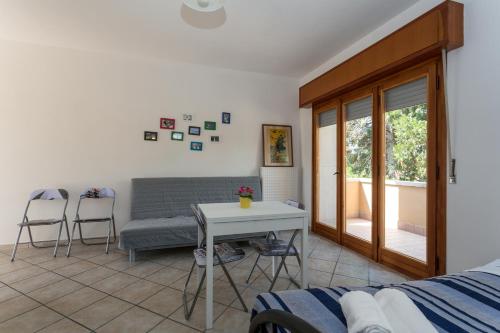 Studio Apartment B38 image 9
