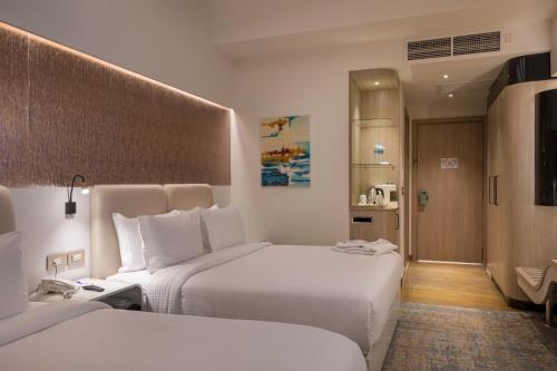 Standard Twin Room with Garden View image 2