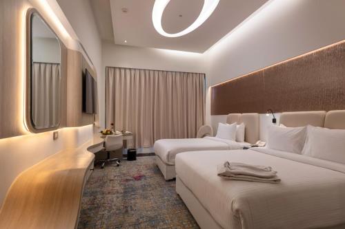 Standard Twin Room with Garden View image 3