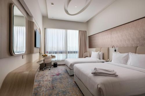 Standard Twin Room with Garden View image 5