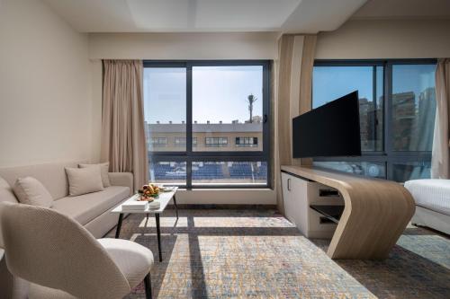 Superior Twin Room with Pool View image 2
