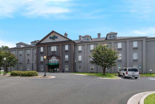 Quality Inn near Seymour Johnson AFB - Hotel - Goldsboro