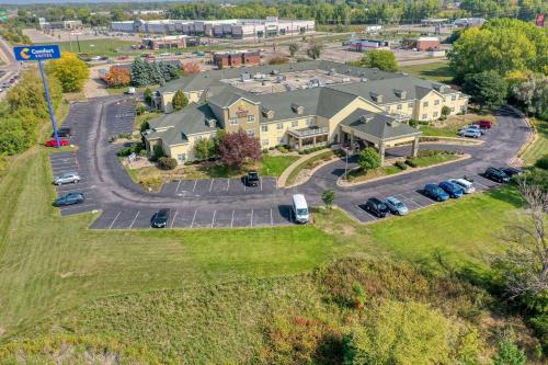 Comfort Suites Appleton Airport