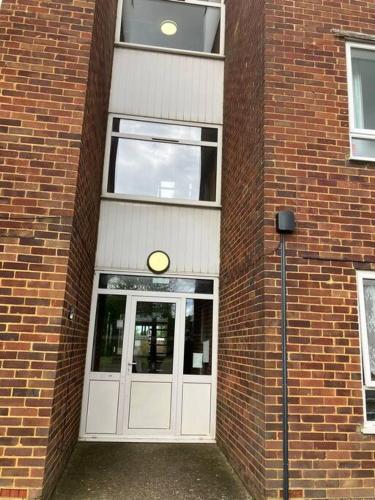 Modern & Cozy 1BR Close to Gatwick- Long Bridge