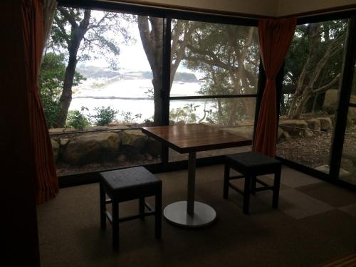 3 bedrooms, 8 beds