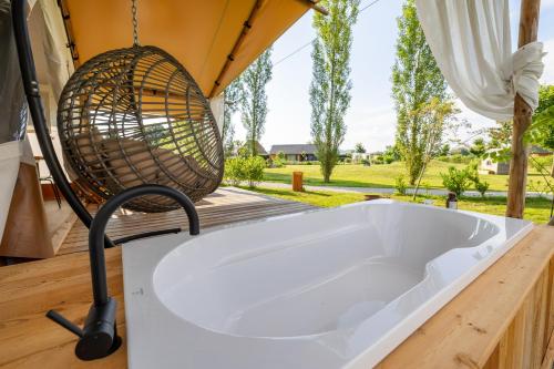 Omgivelser, Glamping Kolpa Resort in Gradac