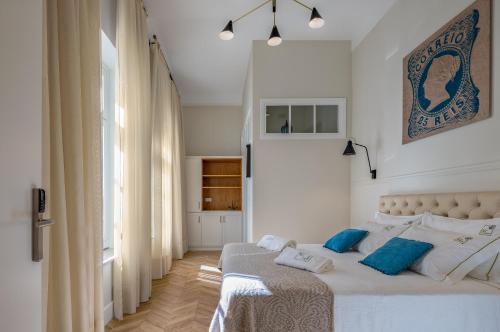 1 king bed, 2 twin beds