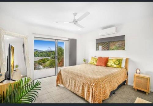 Tranquil paradise - whole home - with views! King and Queen beds