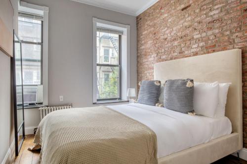 East Village 2br w in-unit wd nr nightlife NYC-1236 in New York, USA