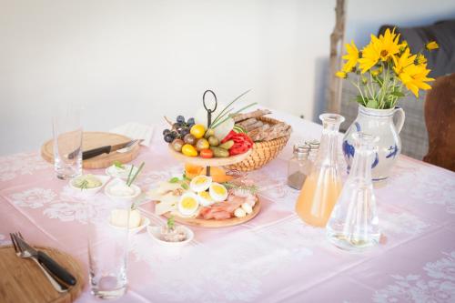 餐飲選擇, Käferberghof im Burgenland, Komfortzimmer mit Frühstück, Bed & Breakfast, Urlaub am Bauernhof (Kaferberghof im Burgenland, Komfortzimmer mit Fruhstuck, Bed & Breakfast, Urlaub am Bauernhof) in 埃爾騰多夫