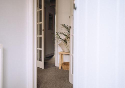 Picture of Joannes Retreat, Dog Friendly Property In Weymouth With Free Parking