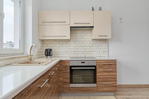 Comfortable & Cozy Studio with Balcony - Klimasa by Noclegi Renters - image 2