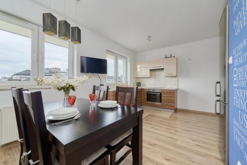Comfortable & Cozy Studio with Balcony - Klimasa by Noclegi Renters - image 4