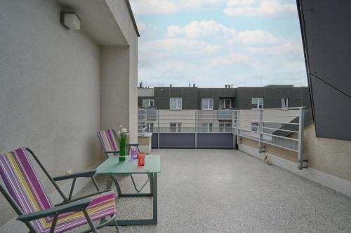Comfortable & Cozy Studio with Balcony - Klimasa by Noclegi Renters - image 3
