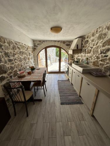 Kitchen, Tulip House in Stavros