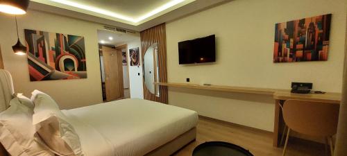Double Room image 6