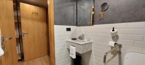 Deluxe Double Room image 2
