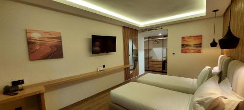 Twin Room image 5