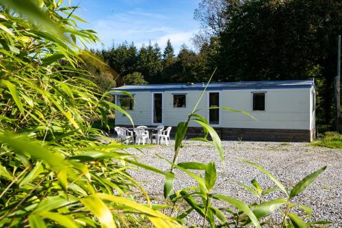 Mobilhome dans la prairie