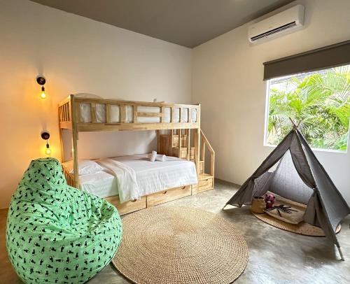 1 king bed, 1 bunk bed