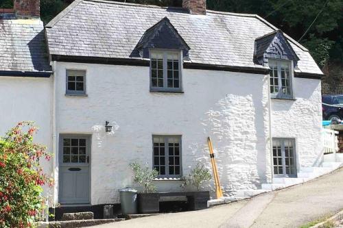 September Cottage, Helford