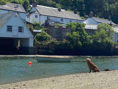 September Cottage, Helford