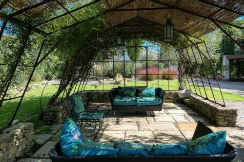 Jade En Provence - image 13