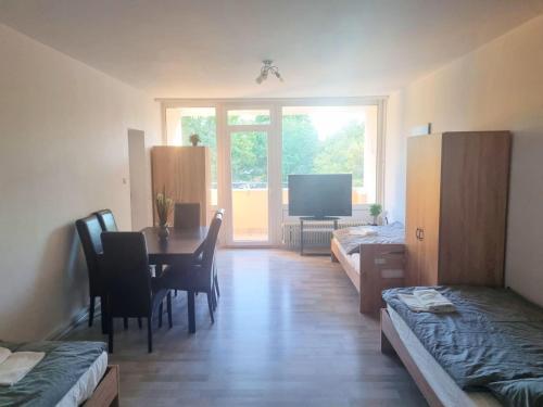 Spacious 4-Bedroom Apartment with Balcony near Frankfurt in Dreieich