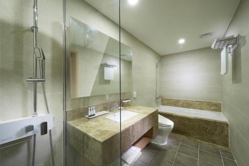 room detail thumbnail 2