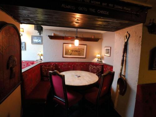 Ye Olde Cheshire Cheese Inn - image 8